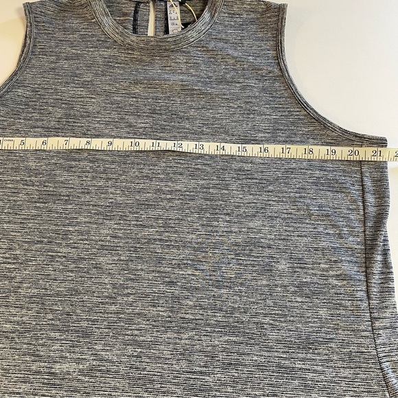 NWT Adidas Women's Navy Sleeveless Heathered Mock Tee Size XL - Picture 11 of 11